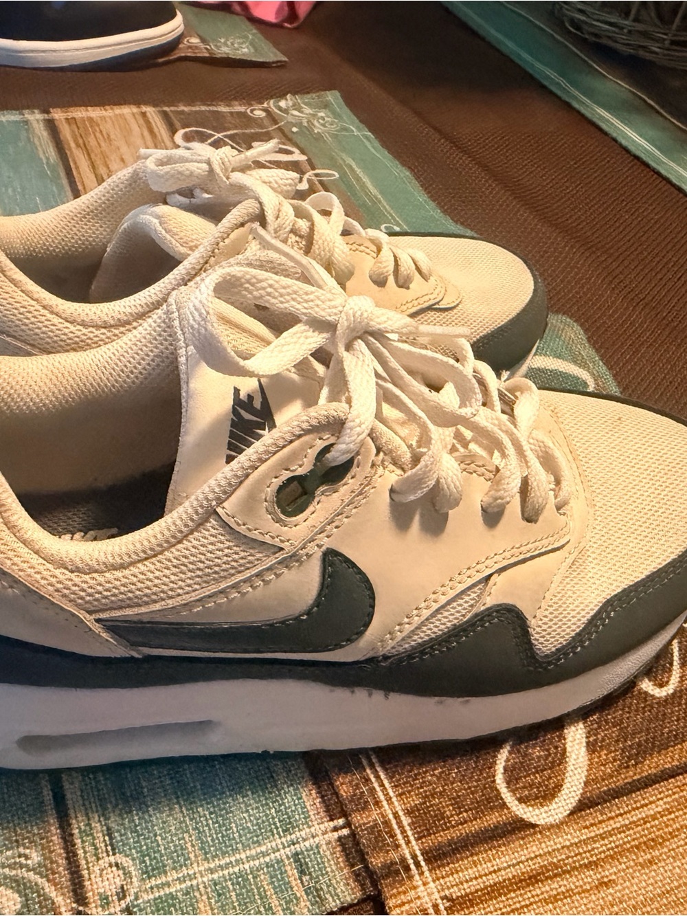 Nike Kids White and Black Low-Top Sneakers - Picture 2 of 3